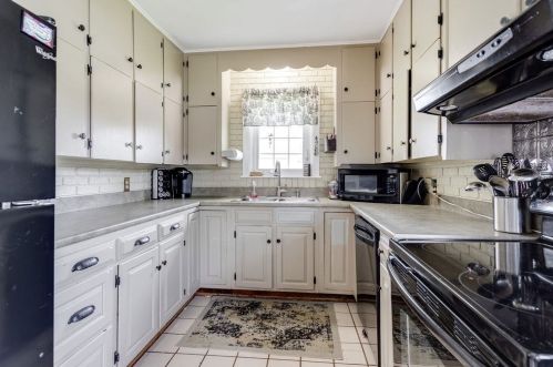 64 Francis Ave, Shrewsbury, MA 01545-3008