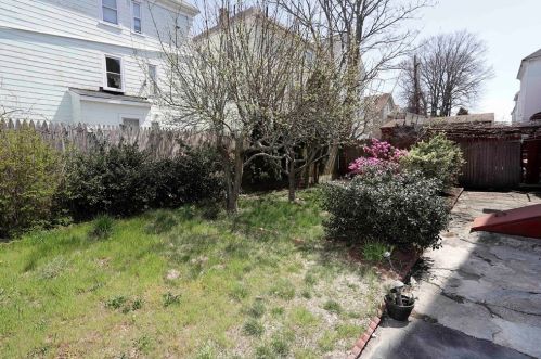 10 Viall St, New Bedford MA 02744-2505 exterior