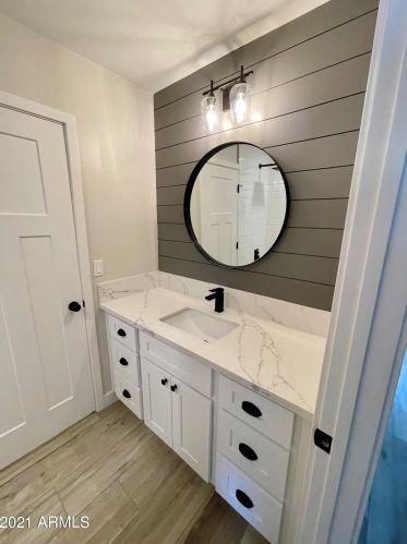 2501 Beryl Ave, Phoenix AZ  85028-3714 exterior