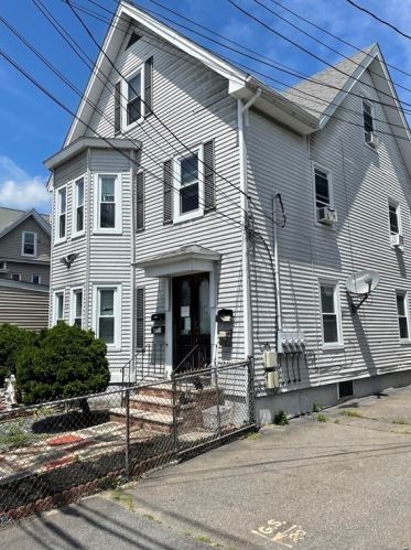 423 Bay St, Taunton, MA 02780-1741