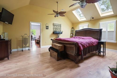 335 Veterans Hwy, Jackson Twp NJ 08527-2832 exterior