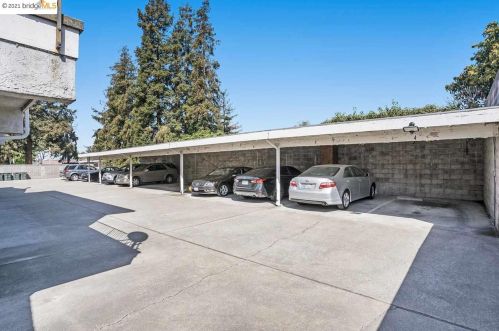 300 Warren Ave, San Leandro CA 94577-5063 exterior