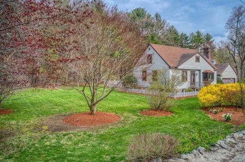 849 Curve St, Carlisle, MA 01741-1008