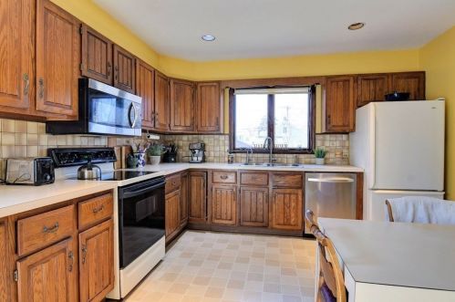 132 Elm Ave, Quincy MA 02170-2939 exterior