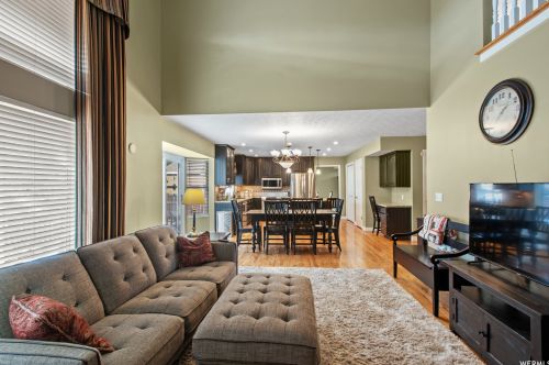 9232 Stone Ridge Cir, Sandy UT 84093-2698 exterior