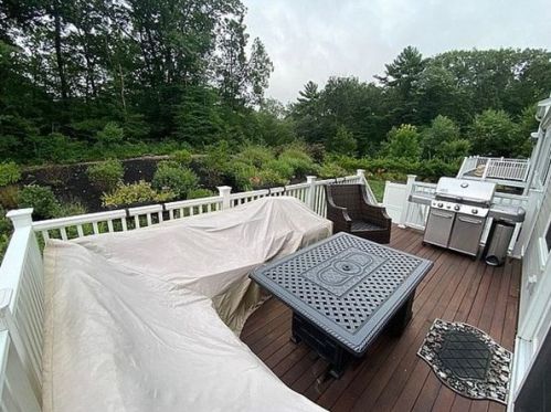 19 Derby Brook Way, Hingham MA  02043 exterior