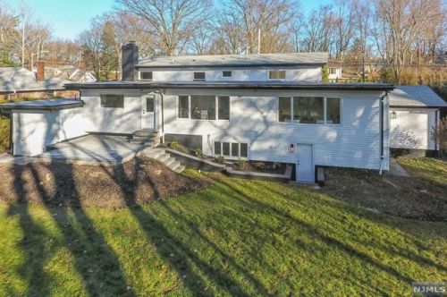 135 Knickerbocker Rd, Cresskill NJ  07626-2439 exterior