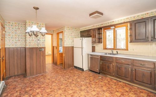 83 Country Way, Taunton MA 02780-1201 exterior