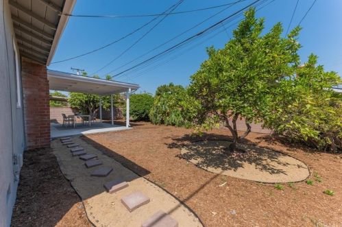 15541 Woodcrest Dr, Whittier CA  90604-3238 exterior