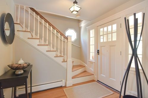 162 Charlton St, Arlington, MA 02476-7244