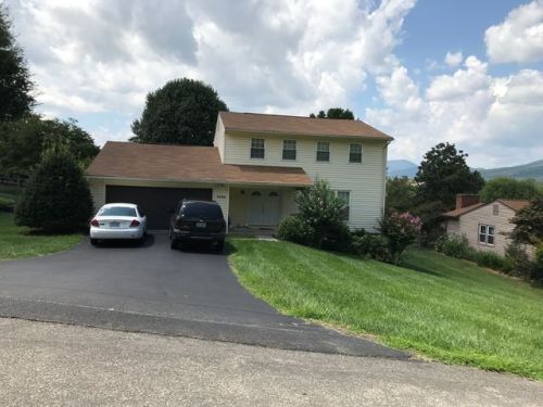 7030 Northway Dr, Roanoke VA  24019-4225 exterior