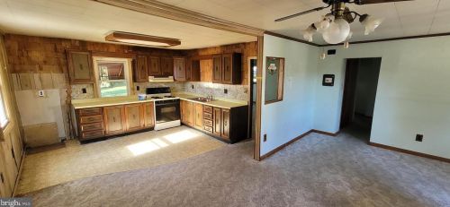 30 Murphy Ave, West Deptford, NJ 08093-1646