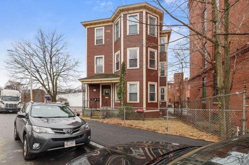 15 Crompton St, Worcester, MA 01610-2910