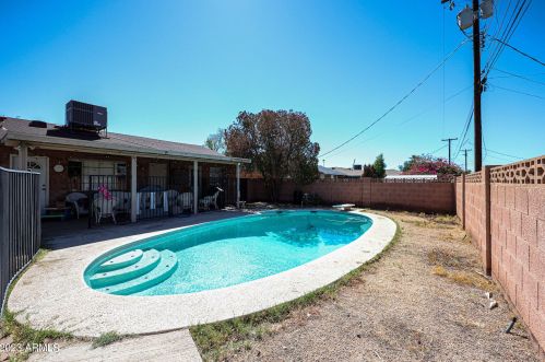 4114 Berridge Ln, Phoenix, AZ 85019-1609