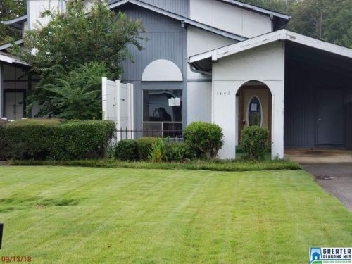 1842 Stonehenge Dr, Birmingham, AL 35215-5811