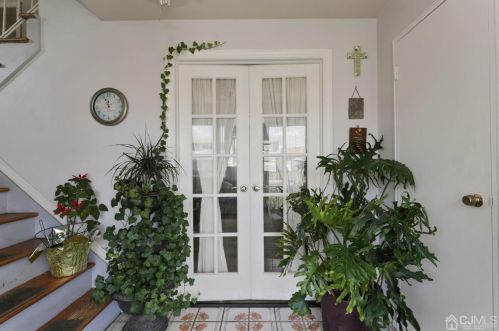 23 Pinho Ave, Carteret, NJ 07008-1206