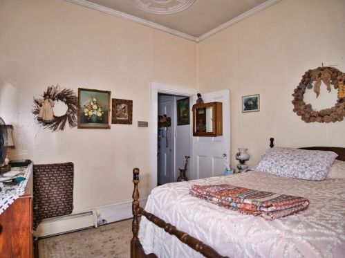 56 6th St, New Bedford MA 02740-6118 exterior