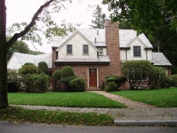 55 Evelyn Rd, Newton, MA 02468-1212