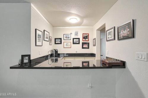 1665 Blaylock Dr, Phoenix AZ 85085-6324 exterior