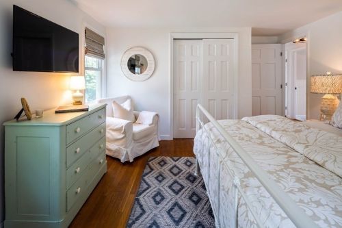 74 Ellis St, Chatham MA  02633-1881 exterior