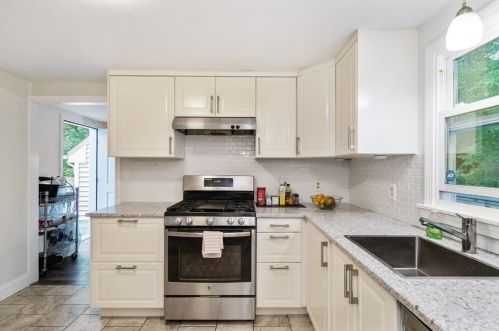 52 Elinor Rd, Newton, MA 02461-1835