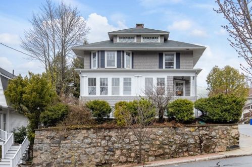 28 Pickett St, Beverly, MA 01915-3440
