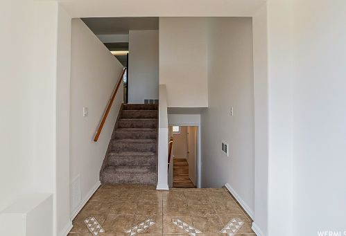 8146 Bryce Dr, Sandy UT 84070-0457 exterior