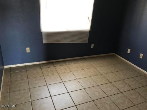 3401 Country Gables Dr, Phoenix AZ  85053-4756 exterior