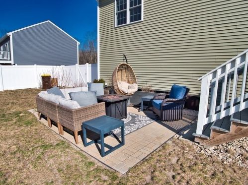 341 Courtney St, Fall River MA 02720-6726 exterior