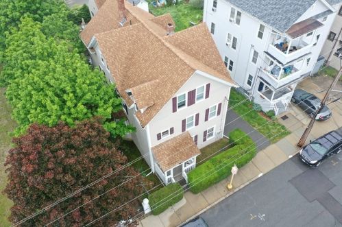 60 Rockland St, Fall River, MA 02724-2818