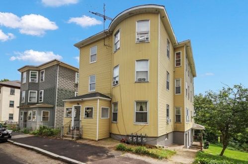 9 Lund St, Worcester MA 01607-1117 exterior