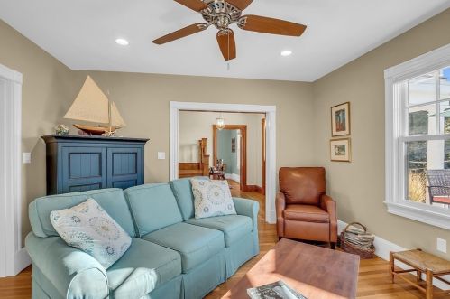 12 Baker Ave, Beverly MA 01915-3504 exterior