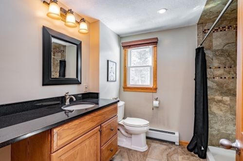 40 Frst Gln Dr, Montgomery MA 01085-4709 exterior