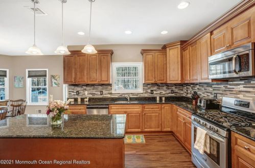 438 Freehold Rd, Jackson Twp NJ 08527-4631 exterior