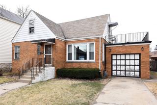 3420 Maple Ave, Forest View, IL 60402-3240