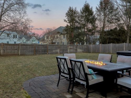 51 Mann Ave, Needham MA 02492-4533 exterior