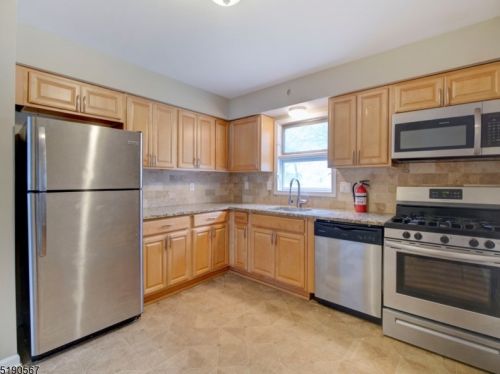 17 Jeraldo St, Belleville NJ 07109-1035 exterior