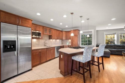 22 Isabella St, Quincy, MA 02169-7515