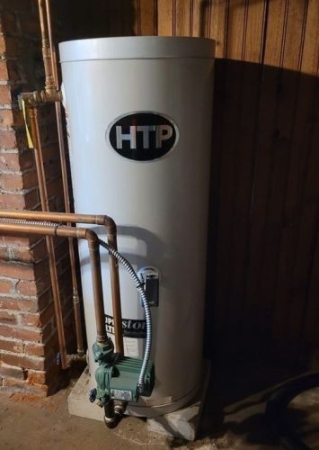 580 Weetamoe St, Fall River MA 02720-5643 exterior