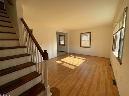 152 Skyline Lake Dr, Skyline Lakes, NJ 07456-1955