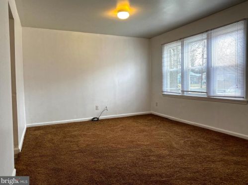 16 Marion Ave, West Deptford, NJ 08093-2028