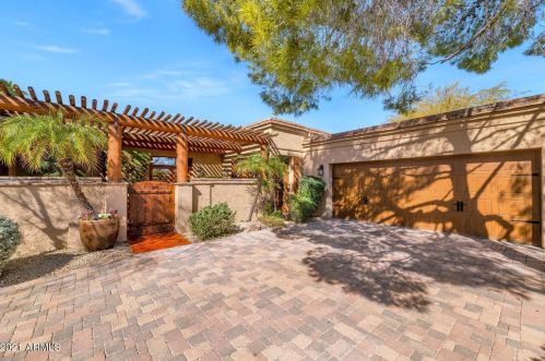 9416 47 St, Phoenix AZ 85028-5204 exterior