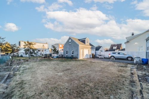 138 Frederick St, Carteret NJ  07008-1347 exterior