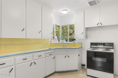 525 Edgemont Ave, Phoenix AZ 85035-1809 exterior