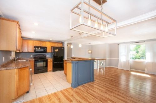 8 Ashberry St, Plymouth MA  02360-5217 exterior