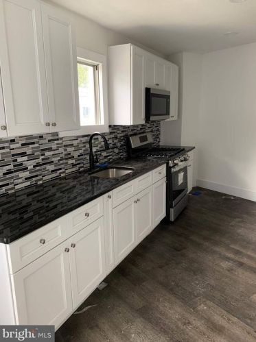 262 Barber Ave, West Deptford NJ  08096-2613 exterior