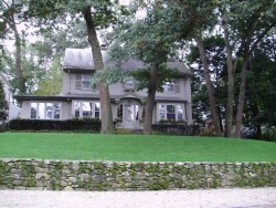 1 Gammons Rd, Newton, MA 02468-1215