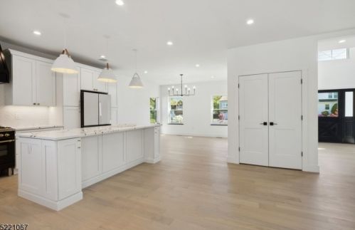 19 Grant Ave, East Hanover NJ  07936-2950 exterior