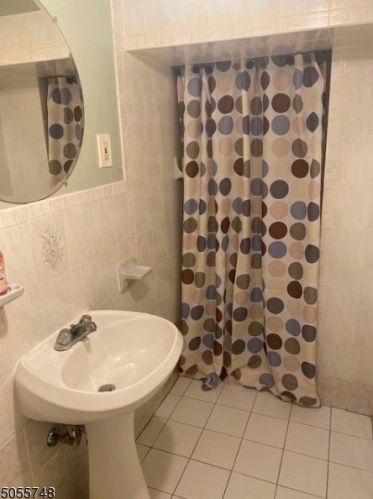 25 Columbus Ave, Belleville NJ 07109-2018 exterior