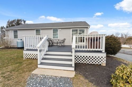 6 Cushing Dr, Plymouth MA 02360-1148 exterior